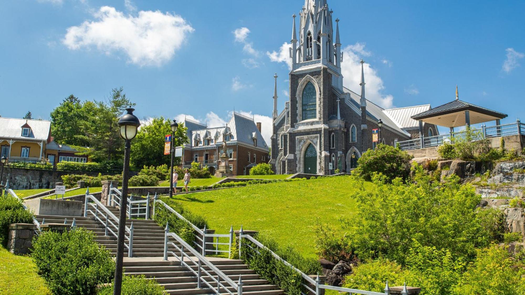Hotel Chateau Cran Chaud Chicoutimi エクステリア 写真